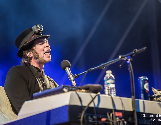 Gaz Coombes en Concert au OÜI FM Festival le 24 Juin 2015