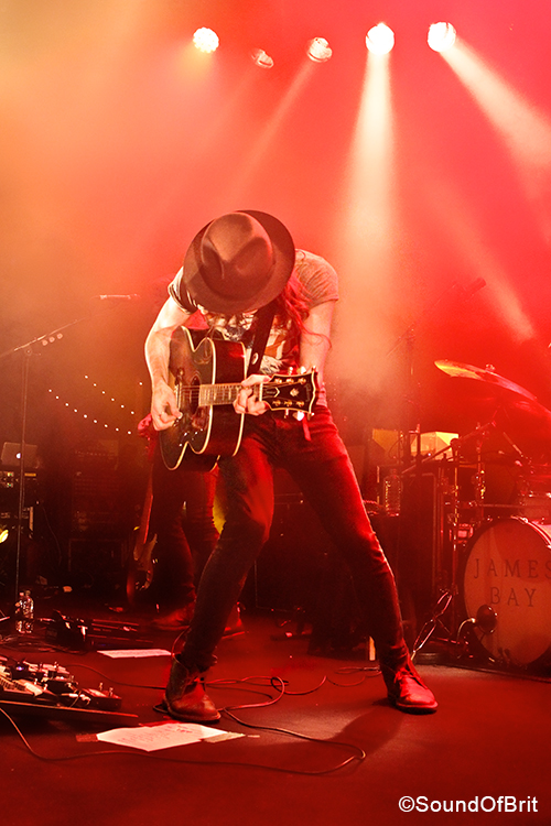 [PHOTOS] James Bay en concert au Trabendo, à Paris, le 17 mai 2015