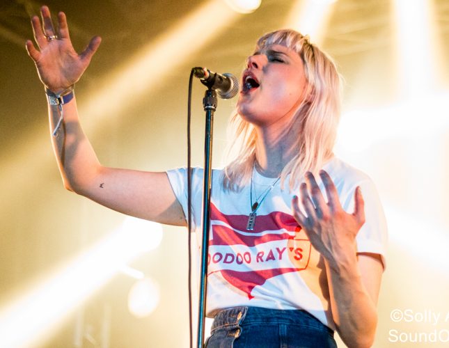 Coves en concert au Point Ephémère le 16 Avril 2016