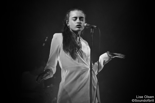 Arthur Beatrice en concert au Divan Du Monde, à Paris, le 1 juin 2016