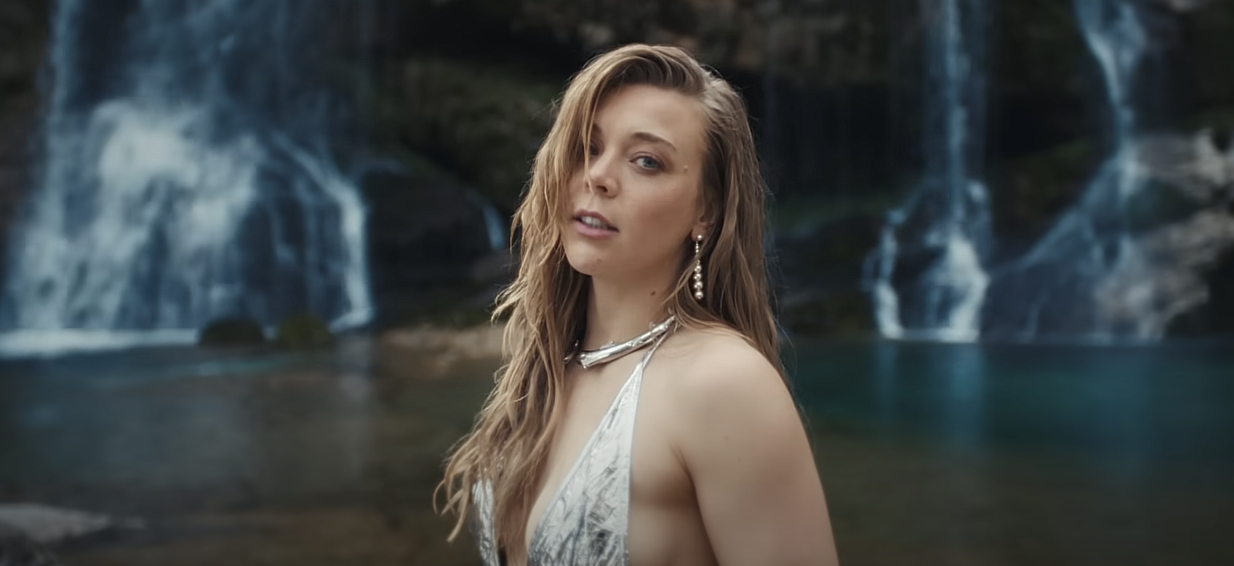 Capture d’écran Becky Hill, clip de Outside of Love
