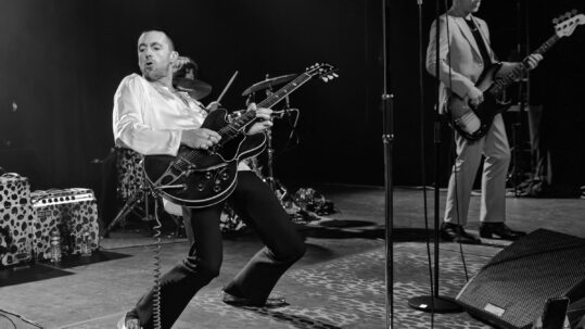 Miles Kane en concert au Trianon, à Paris, le 20 mars 2026