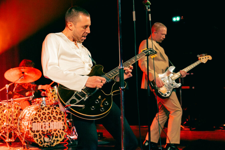 Miles Kane en concert au Trianon, à Paris, le 20 mars 2026
