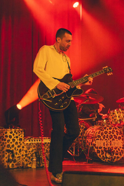 Miles Kane en concert au Trianon, à Paris, le 20 mars 2026