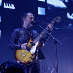 Thom York lors d'un concert de Radiohead au Zénith de Paris