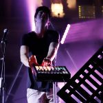 Fakear en concert au Fnac Live Festival, à Paris (Hôtel De Ville), le 22 juillet 2016
