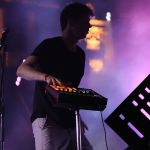 Fakear en concert au Fnac Live Festival, à Paris (Hôtel De Ville), le 22 juillet 2016