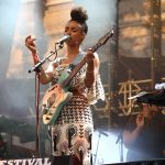 Lianne La Havas en concert au Fnac Live Festival (Hôtel de Ville de Paris), le 23 juillet 2016.