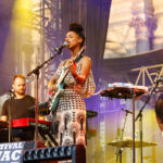 Lianne La Havas en concert au Fnac Live Festival (Hôtel de Ville de Paris), le 23 juillet 2016.