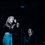 London Grammar au festival Lollapalooza Paris, à l'hippodrome de Longchamp, le 22 juillet 2017