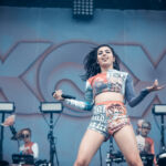 Charlie XCX en concert au festival Lollapalooza Paris, à l'hippodrome de Longchamp, le 22 juillet 2017