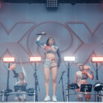 Charlie XCX en concert au festival Lollapalooza Paris, à l'hippodrome de Longchamp, le 22 juillet 2017