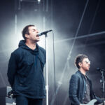 Liam Gallager en concert au festival Lollapalooza Paris, à l'hippodrome de Longchamp, le 22 juillet 2017