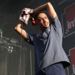 Loyle Carner en concert au Fnac Live Festival, sur le parvis de l'Hôtel De Ville de Paris, le 7 juillet 2017