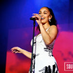 Jorja Smith sur la scène de Rock En Seine en 2019