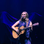 Aine Dean en première partie de James Bay à la Salle Pleyel, Paris, le 13 janvier 2025 Aine Dean en première partie de James Bay à la Salle Pleyel, Paris, le 13 janvier 2025