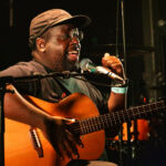Daudi Matsiko en première partie de Anna B Savage au Petit Bain, le 13 avril 2025