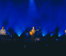 Mumford & Sons en concert à l'Adidas Arena, Paris, le 14 novembre 2025