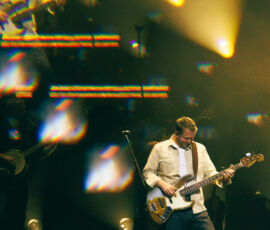 Mumford & Sons en concert à l'Adidas Arena, Paris, le 14 novembre 2025