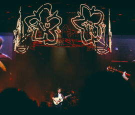 Mumford & Sons en concert à l'Adidas Arena, Paris, le 14 novembre 2025
