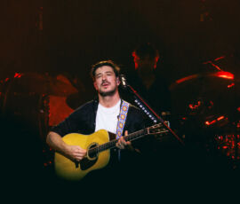 Mumford & Sons en concert à l'Adidas Arena, Paris, le 14 novembre 2025