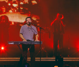 Mumford & Sons en concert à l'Adidas Arena, Paris, le 14 novembre 2025
