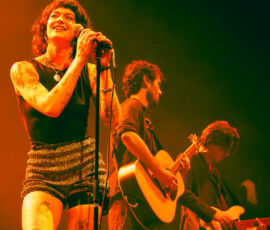 Girl in the Year Above, en première partie de The Kooks, au Zénith de Paris, le 8 février 2026