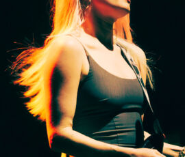 Swim School, en premiere partie de Suede, à l'Olympia, Paris, le 14 mars 2026