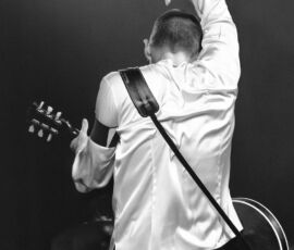 Miles Kane en concert au Trianon, à Paris, le 20 mars 2026