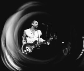 Miles Kane en concert au Trianon, à Paris, le 20 mars 2026