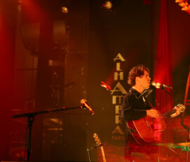 Iskander Moon en prèmiere partie de Tom Smith en concert à l'Alhambra, Paris, le 10 avril 2026