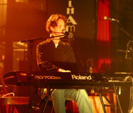 Iskander Moon en prèmiere partie de Tom Smith en concert à l'Alhambra, Paris, le 10 avril 2026