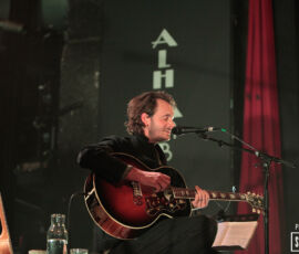 Tom Smith en concert à l'Alhambra, Paris, le 10 avril 2026